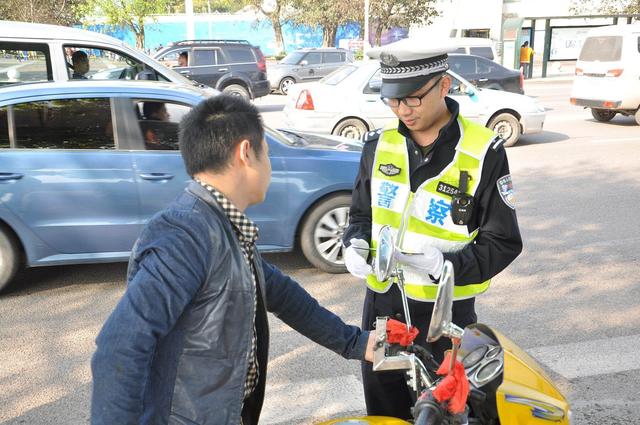 摩托车证和小汽车证，先考哪个好，注意：扣分是合并扣